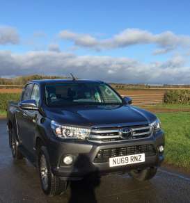 TOYOTA HILUX 2.4 INV DOUBLECAB PICKUP                        